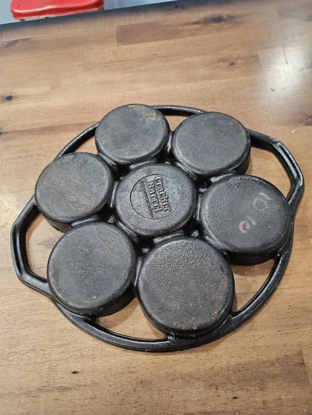 Cracker Barrel Cast Iron Biscuit Pan 7 Slot Cornbread Baking Mold 13